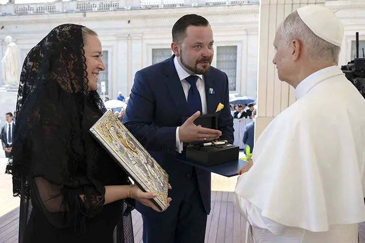 Pero pre pápeža Leva XIV. photo